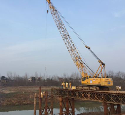 中铁一局合安铁路站前二标跨丰乐河栈桥施工